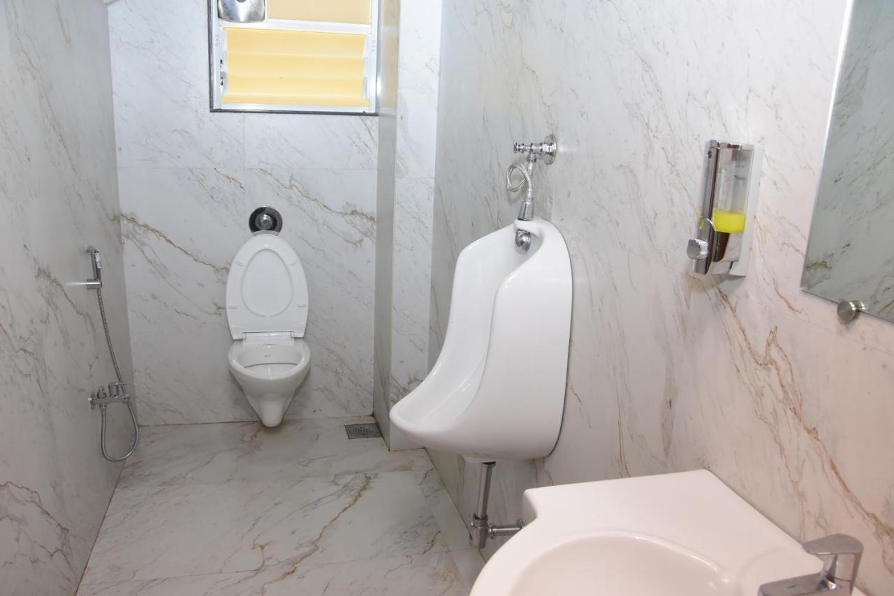 ホテル Regal Panhala Residency エクステリア 写真
