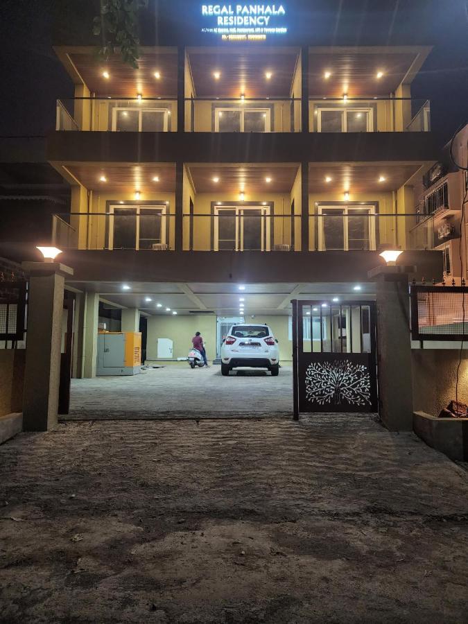 ホテル Regal Panhala Residency エクステリア 写真