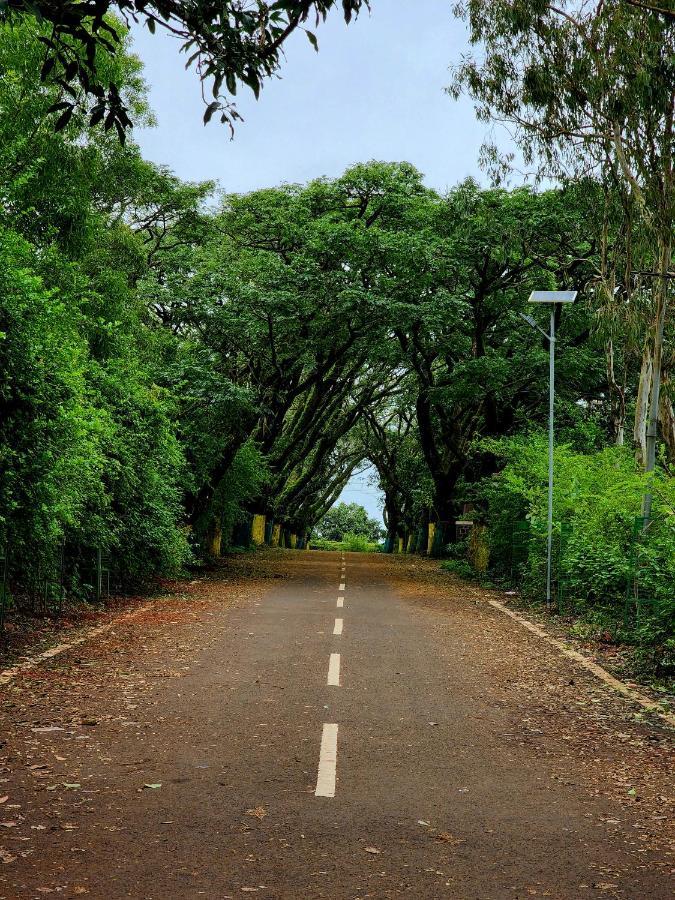 ホテル Regal Panhala Residency エクステリア 写真