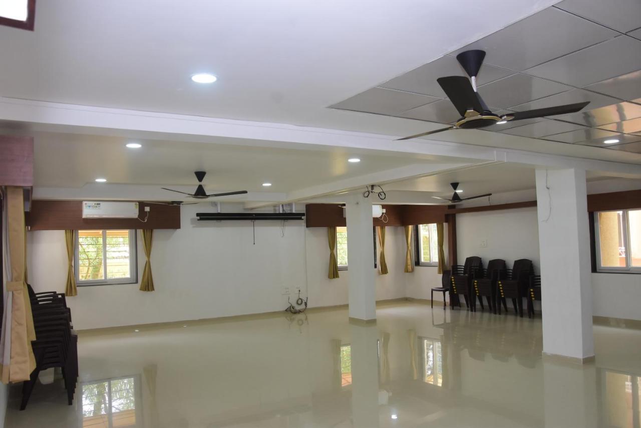 ホテル Regal Panhala Residency エクステリア 写真