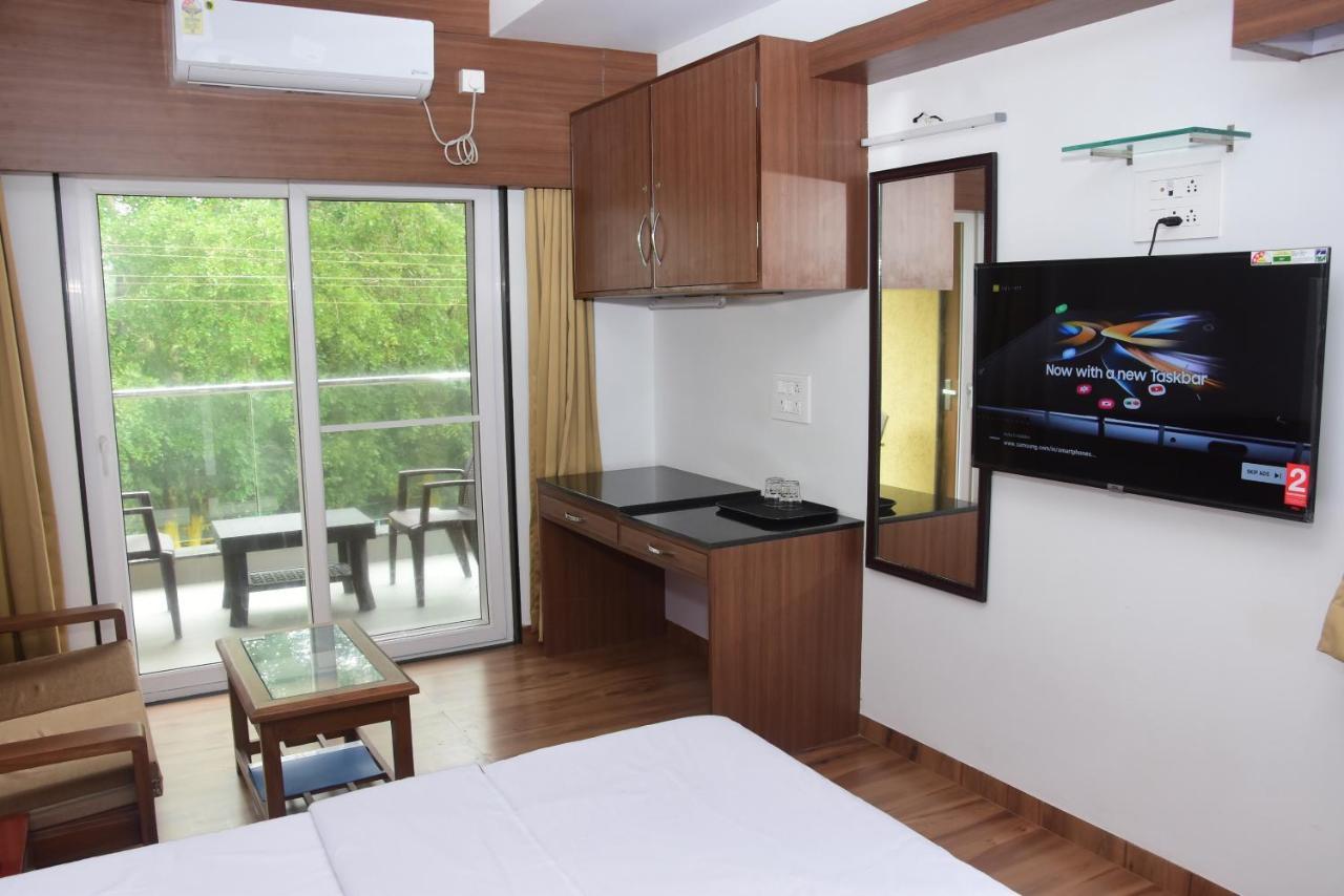 ホテル Regal Panhala Residency エクステリア 写真