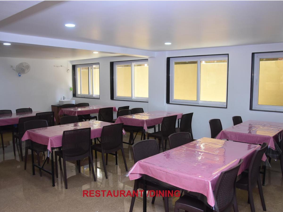ホテル Regal Panhala Residency エクステリア 写真