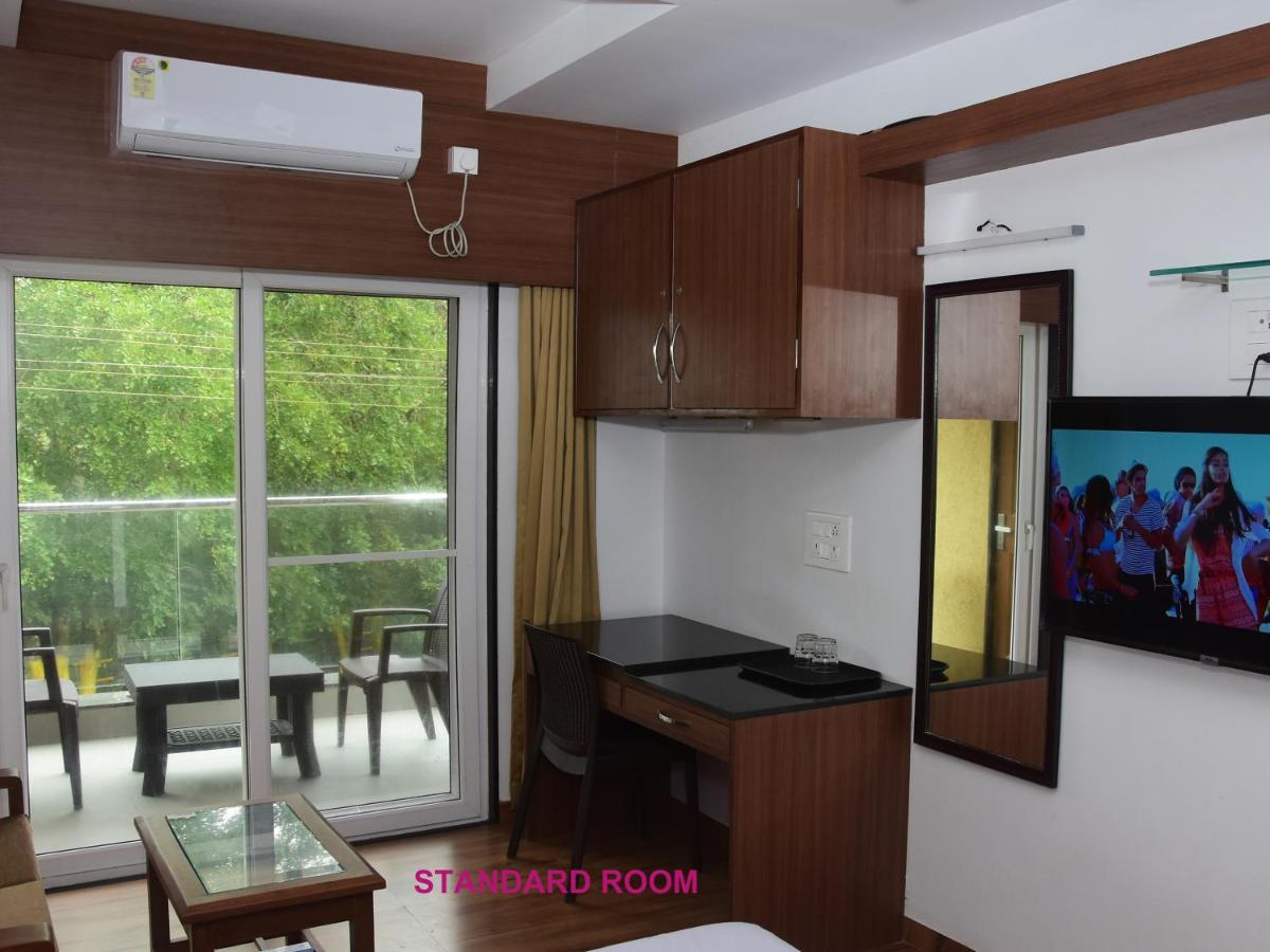 ホテル Regal Panhala Residency エクステリア 写真
